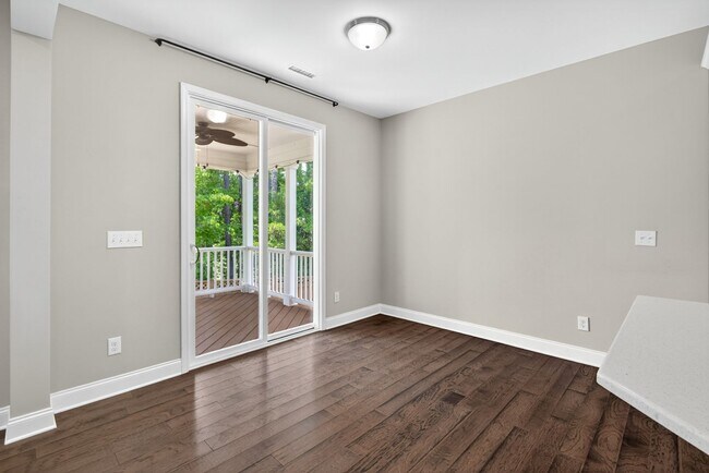 Building Photo - “5-Bedroom Home with Bonus Room & Resort-S...