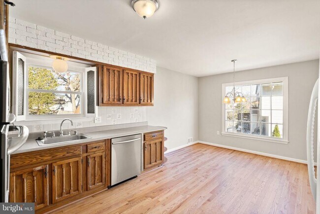 Building Photo - 9356 Birchwood Ct