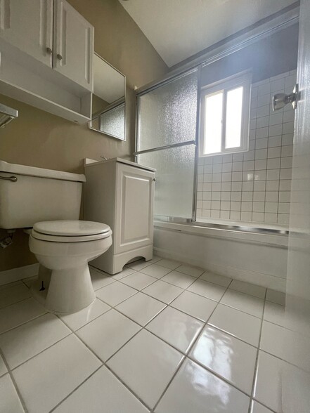 Building Photo - Santa Fe Apartments LB (West Long Beach)