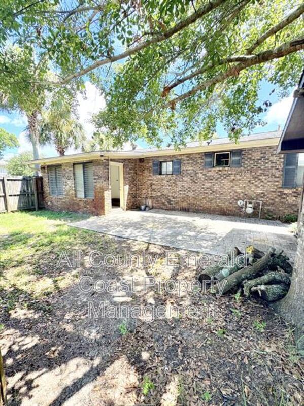 Building Photo - 733 Beach Dr