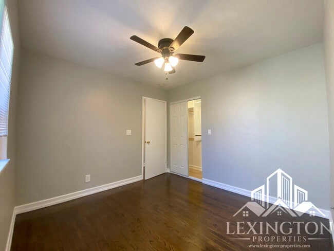 Building Photo - Spacious, 3BD/1BA, Home with Office in Car...