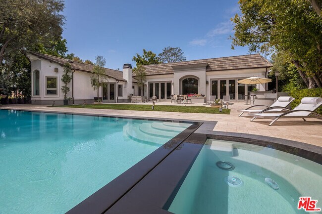 Building Photo - 210 S Westgate Ave