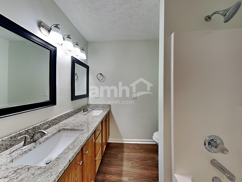 Building Photo - 1507 Killarney Dr