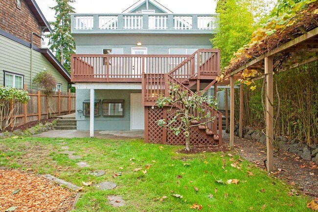Building Photo - 10015 42nd Ave SW