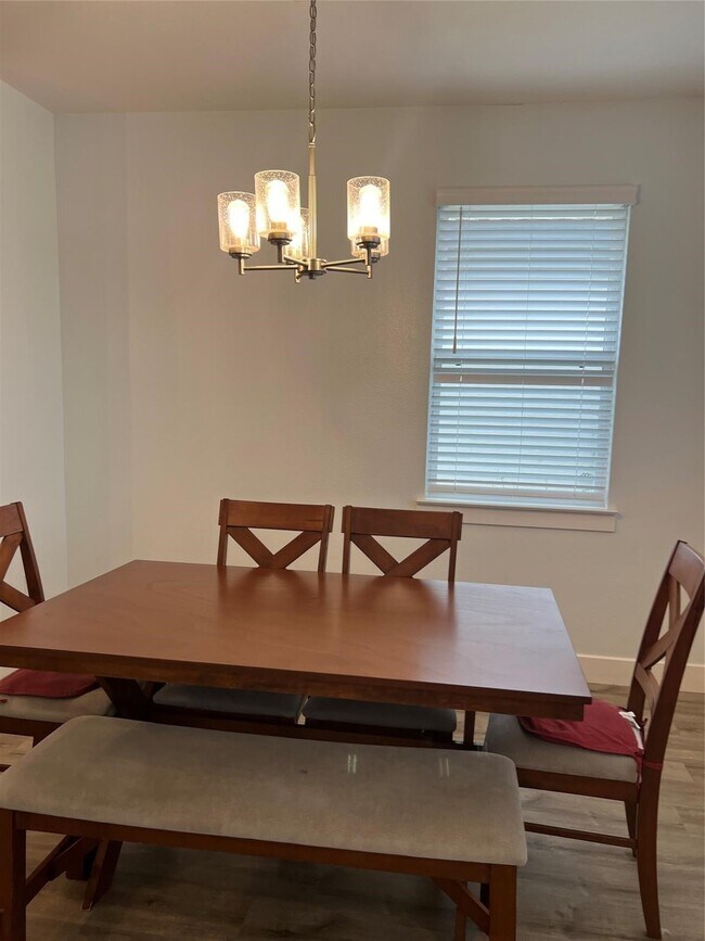 Building Photo - 13107 Clear View Dr