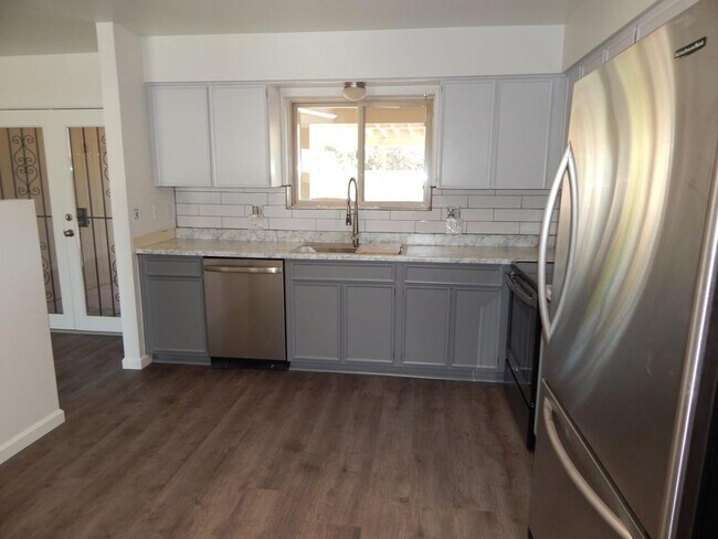 Primary Photo - 995 N Caribe Ave