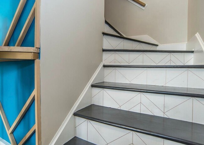 Building Photo - **OFFERING 1/2 OFF FIRST MONTH'S RENT FOR 9+ MONTH LEASE, REFUNDABLE APPLICATION FEES & $100 MOVE...