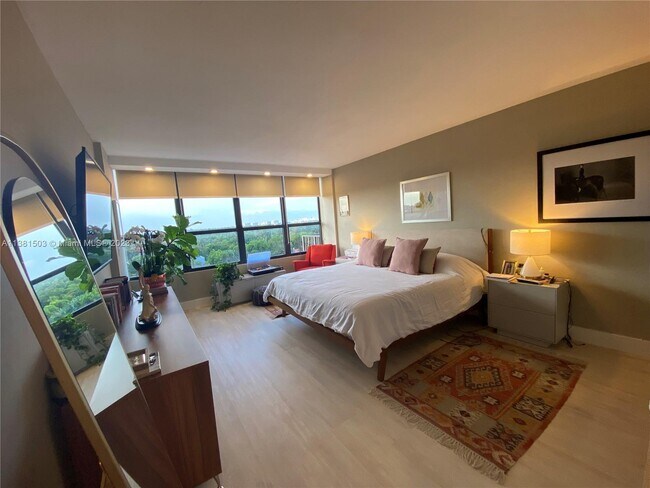 Building Photo - 780 NE 69th St