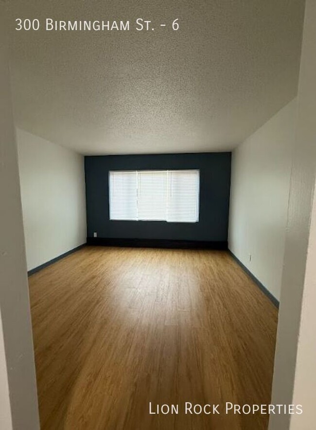 Building Photo - Charming Urban Living for $1,099/month!