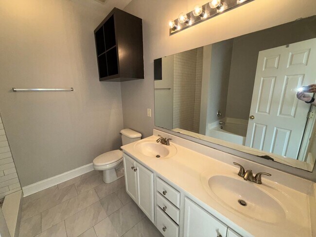 Building Photo - Renovated Cornelius Condo | Two Covered Balconies | Walk to Downtown & Antiquity | Lake Norman Area