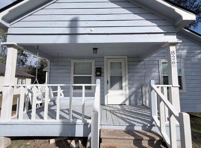 Building Photo - 826 Fowlkes St