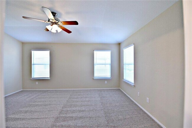 Building Photo - 1110 Henderson Dr