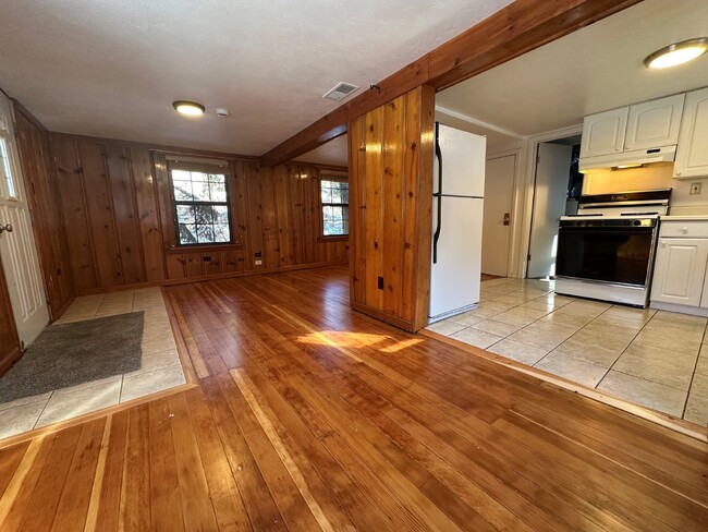 Building Photo - Adorable Cabin on Upper Bear Creek!!