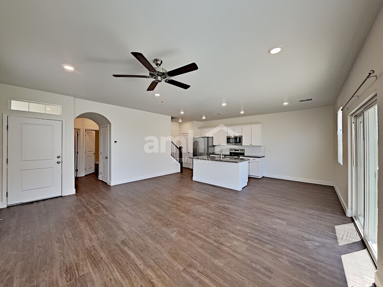 Building Photo - 1509 Garden Swing Ave