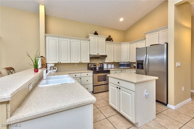 Building Photo - 3748 Kent Dr