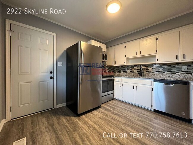 Building Photo - 2922 Skyline Rd