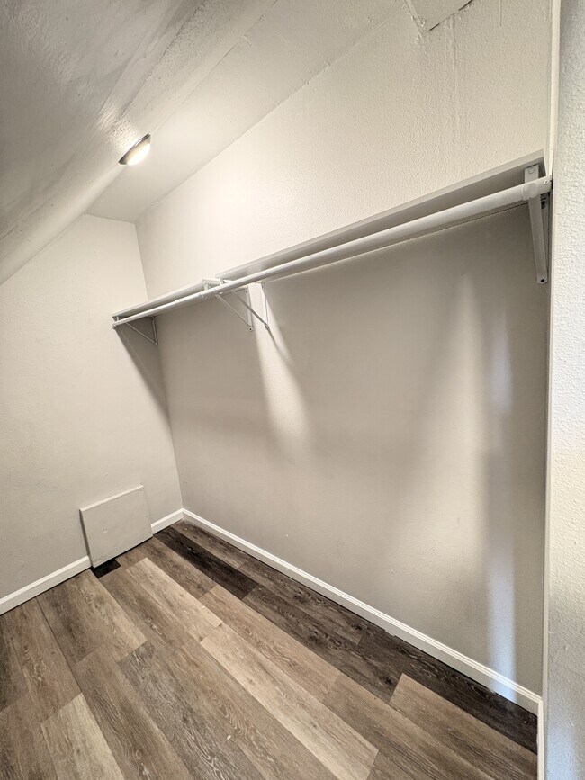 Building Photo - 109 S 13th St