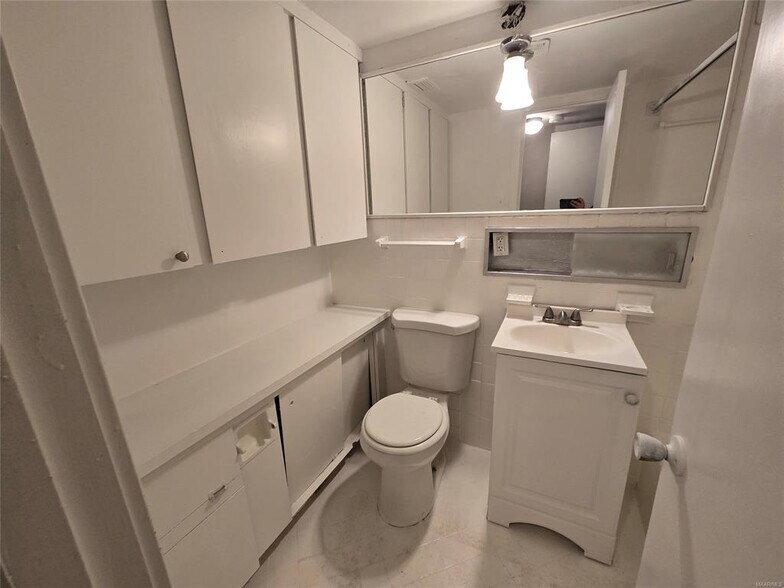 Building Photo - 3737 Wesley Dr