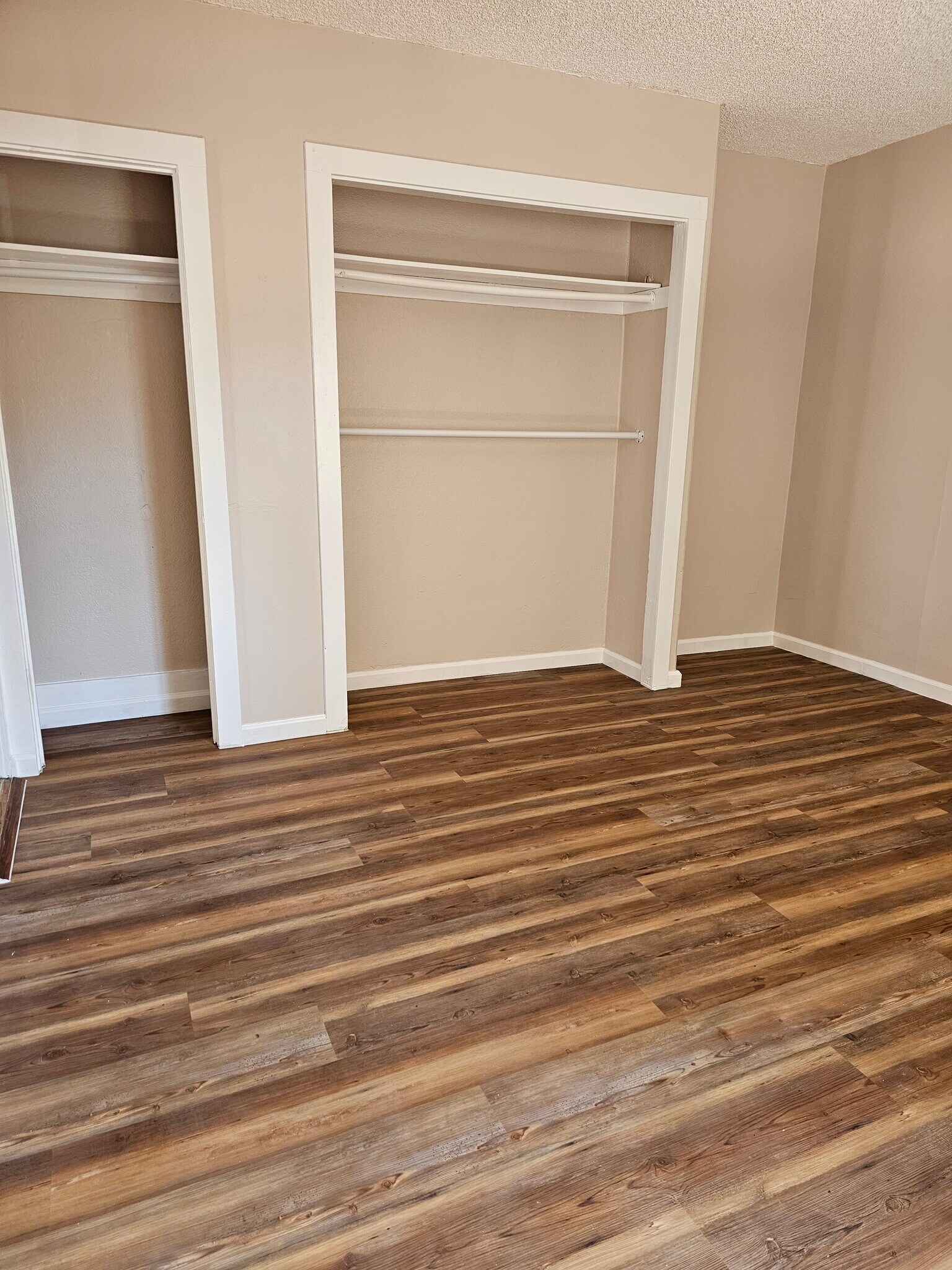 Building Photo - 527 1/2 W 19th St