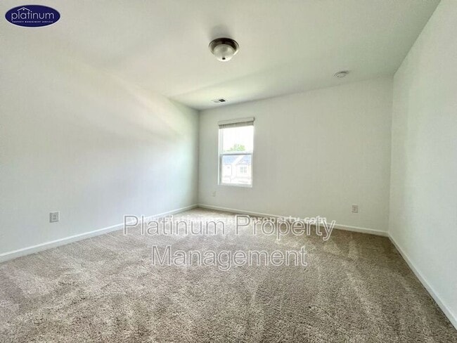 Building Photo - 5770 Thornton Dr
