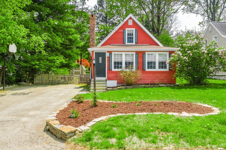 Primary Photo - 21 Elsmere Rd