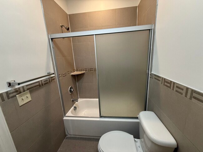 Building Photo - 398 Cator Ave