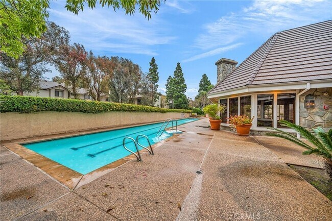 Building Photo - 2559 Plaza del Amo