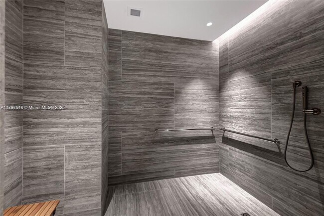Building Photo - 2655 S Bayshore Dr