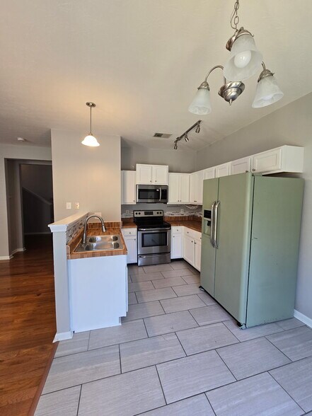 Building Photo - 638 Pippin Dr