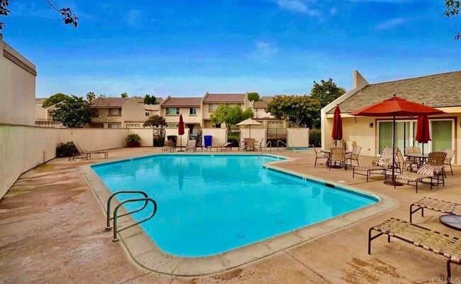 Building Photo - TWO-STORY TOWNHOME FOR RENT IN CLAIREMONT - 2BD/1.5BA - ONLY $3,045/MO