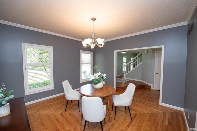 Building Photo - 3801 W Capilano Dr