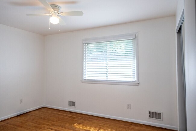 Building Photo - 10000 Kinross Ave