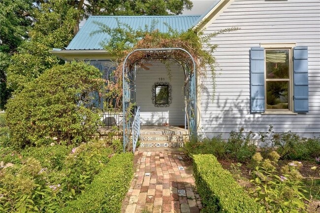 Building Photo - 101 Short St