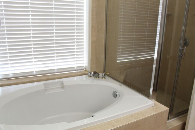 Building Photo - Southwest 5 bed 3 bath home