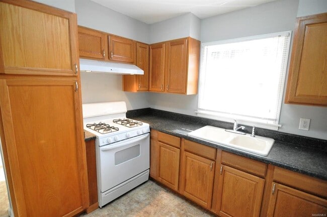Building Photo - 2720 Green Oaks Dr
