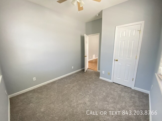 Building Photo - Downtown 3 Bedroom Available!!