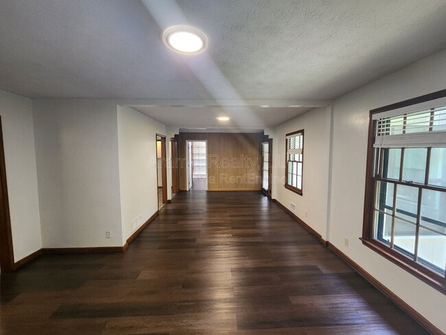 Building Photo - 3341 Rae Pl SW