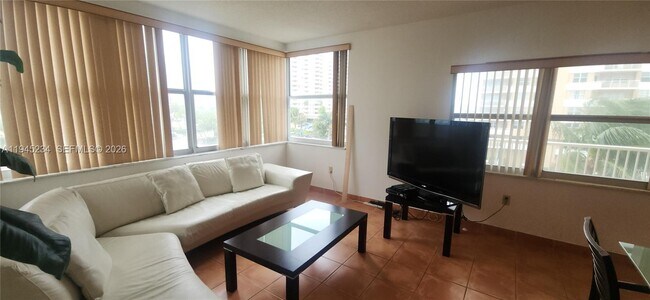 Building Photo - 1985 S Ocean Dr