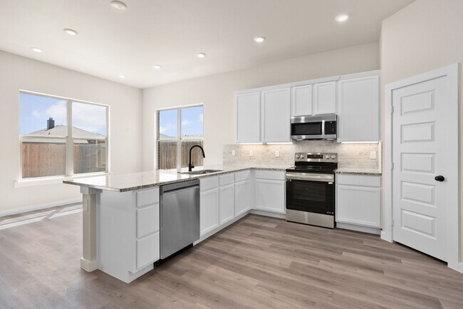 Building Photo - 4 Bedroom Rental Available July 7th in Lub...