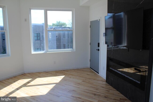 Building Photo - 3017 Ridge Ave