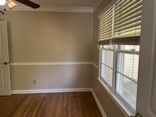 Building Photo - 549 Alpine Way