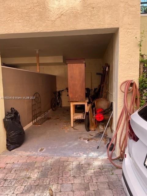 Building Photo - 2870 Pine Tree Dr