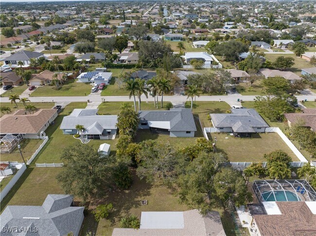 Building Photo - 709 SE 10th Pl