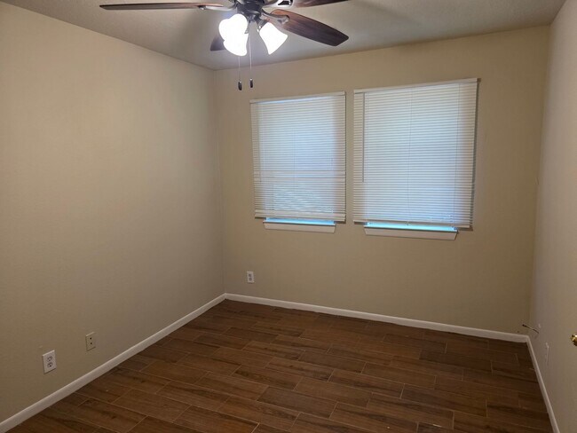 Building Photo - MOVE-IN SPECIAL!! $500.00 DEPOSIT  $500 Prorated rent before July 22nd