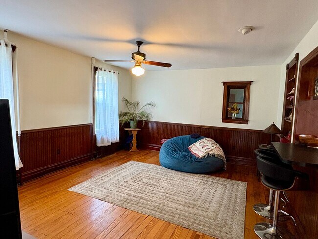 Building Photo - Large 4 bedroom house near Waynesboro Hosp...