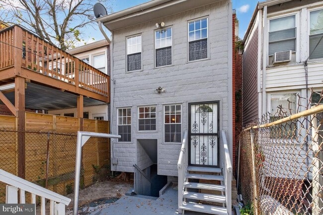 Building Photo - 2731 4th St NE