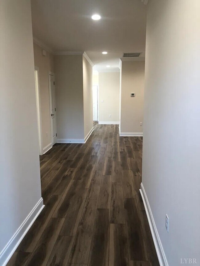 Building Photo - 175 Villa Oak Cir