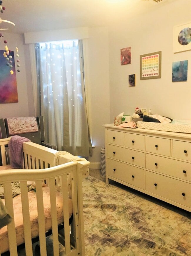 Building Photo - Gorgeous 3-Bed Townhome in Whitman! Available mid-July!