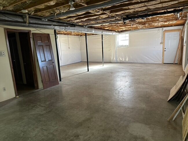 Building Photo - 5120 Candies Creek Ridge Rd