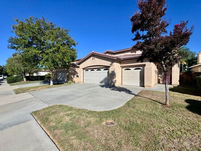 Building Photo - Beautiful 4 bedroom Temecula home sitting ...